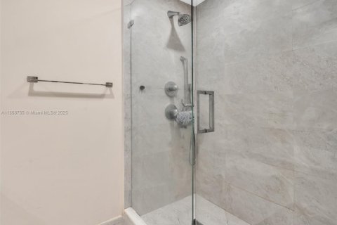 Купить кондоминиум в Майами, Флорида 2 спальни, 116.78м2, № 1927742 - фото 24