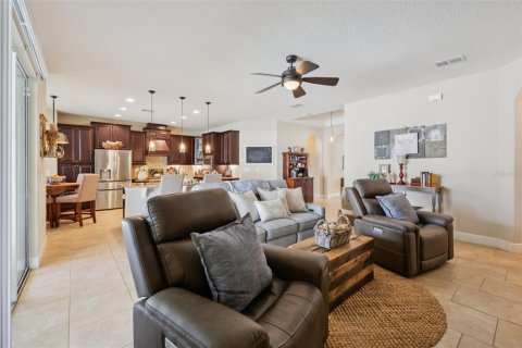 Casa en venta en Apopka, Florida, 4 dormitorios, 256.87 m2 № 2200342 - foto 13