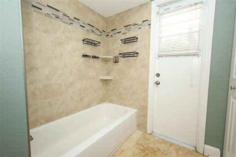 House in Windermere, Florida 3 bedrooms, 168.99 sq.m. № 2109715 - photo 22