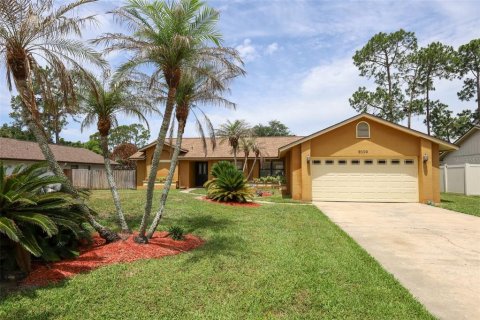 House in Windermere, Florida 3 bedrooms, 168.99 sq.m. № 2109715