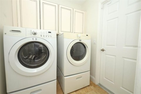 House in Windermere, Florida 3 bedrooms, 168.99 sq.m. № 2109715 - photo 23