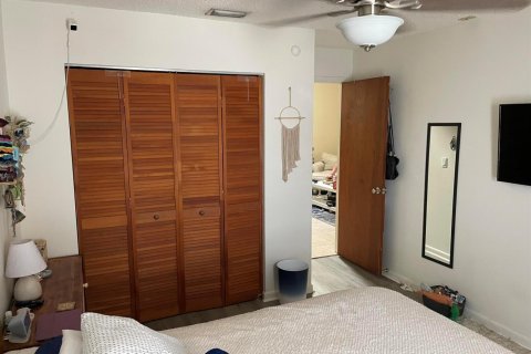 Снять в аренду квартиру в Хоб-Саунд, Флорида 6 комнат, 107.4м2, № 2175721 - фото 9