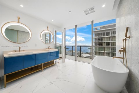 Copropriété à vendre à Miami, Floride: 3 chambres, 191.19 m2 № 1924200 - photo 25
