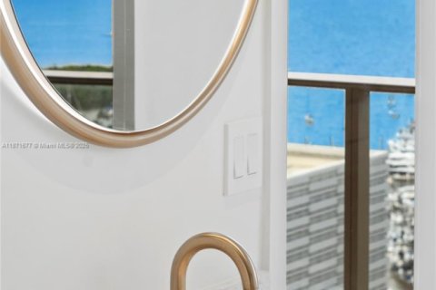 Copropriété à vendre à Miami, Floride: 3 chambres, 191.19 m2 № 1924200 - photo 29