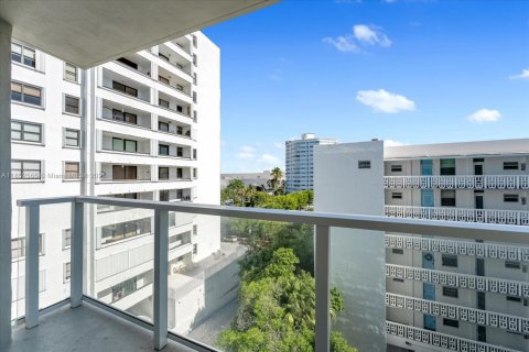 Condo in Miami Beach, Florida, 1 bedroom  № 1871825 - photo 14