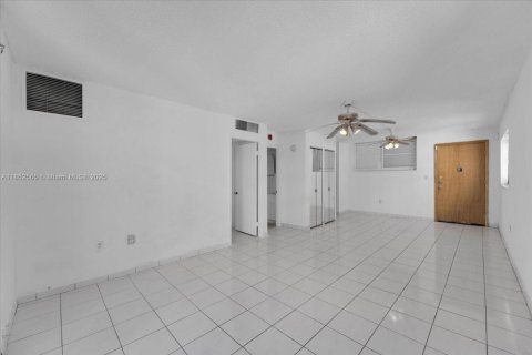Condo in Miami Beach, Florida, 1 bedroom  № 1871825 - photo 5
