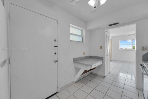 Condo in Miami Beach, Florida, 1 bedroom  № 1871825 - photo 8