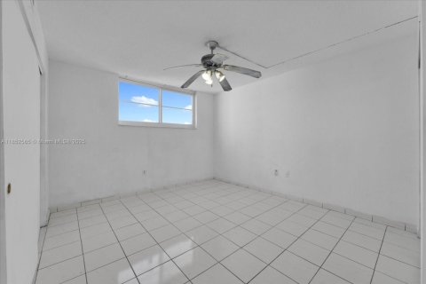 Condo in Miami Beach, Florida, 1 bedroom  № 1871825 - photo 10