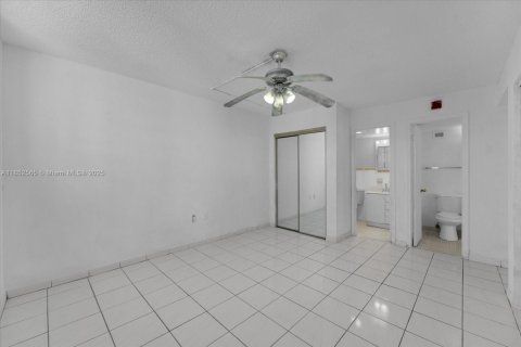 Condo in Miami Beach, Florida, 1 bedroom  № 1871825 - photo 11