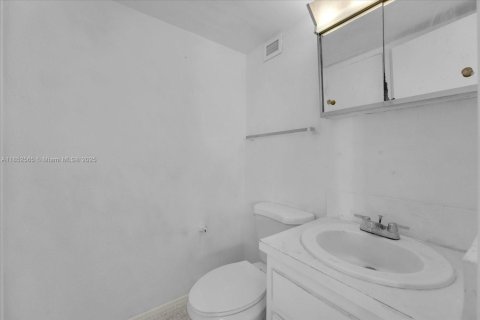 Condo in Miami Beach, Florida, 1 bedroom  № 1871825 - photo 9