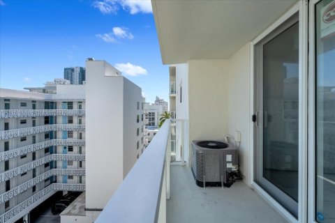 Condo in Miami Beach, Florida, 1 bedroom  № 1871825 - photo 16