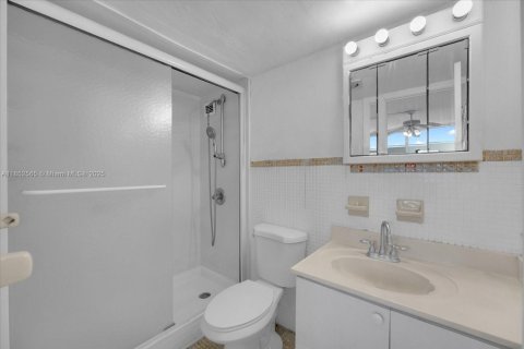 Condo in Miami Beach, Florida, 1 bedroom  № 1871825 - photo 13