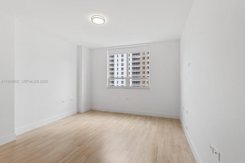 Condo in Miami, Florida, 1 bedroom  № 2005061 - photo 13
