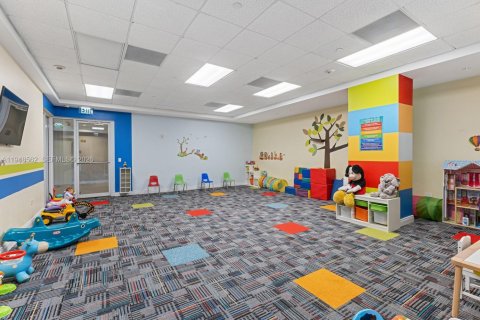 Condo in Miami, Florida, 1 bedroom  № 2005061 - photo 26