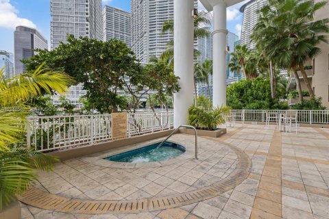 Condo in Miami, Florida, 1 bedroom  № 2005061 - photo 19