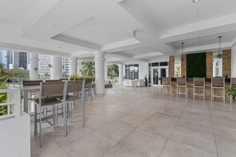 Condo in Miami, Florida, 1 bedroom  № 2005061 - photo 23
