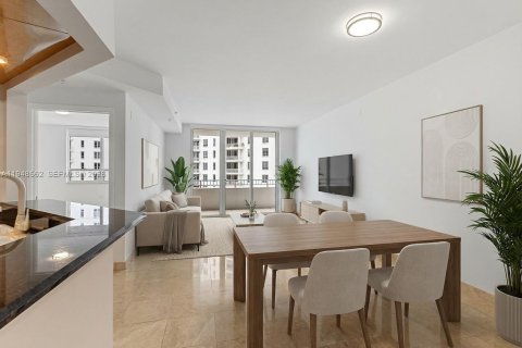 Condo in Miami, Florida, 1 bedroom  № 2005061 - photo 4