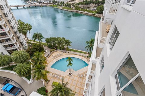 Condo in Miami, Florida, 1 bedroom  № 2005061 - photo 3