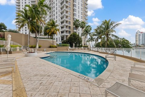 Condo in Miami, Florida, 1 bedroom  № 2005061 - photo 18