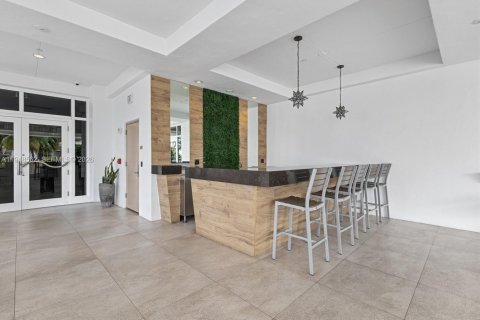 Condo in Miami, Florida, 1 bedroom  № 2005061 - photo 25