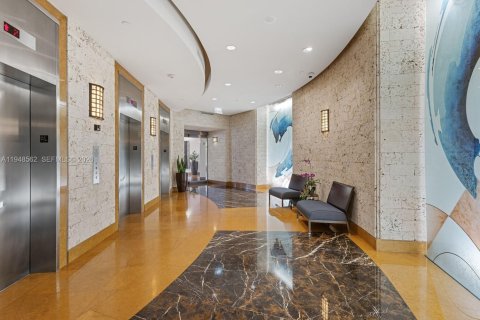 Condo in Miami, Florida, 1 bedroom  № 2005061 - photo 17