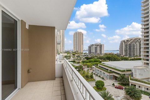 Condo in Miami, Florida, 1 bedroom  № 2005061 - photo 2