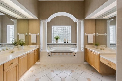 Casa en venta en Orlando, Florida, 6 dormitorios, 342.53 m2 № 2127197 - foto 12