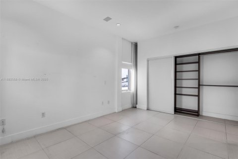 Снять в аренду кондоминиум в Майами, Флорида 2 спальни, 77.85м2, № 1945338 - фото 8