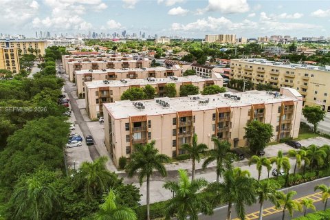 Купить кондоминиум в Майами, Флорида 2 спальни, 72.65м2, № 2046124 - фото 18