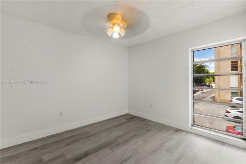 Купить кондоминиум в Майами, Флорида 2 спальни, 72.65м2, № 2046124 - фото 12