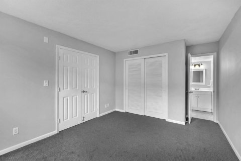 Condo in Lighthouse Point, Florida, 1 bedroom  № 2250319 - photo 15