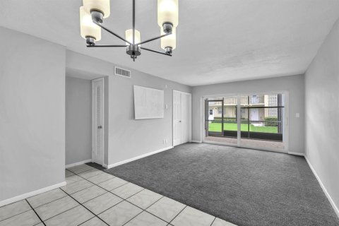 Condo in Lighthouse Point, Florida, 1 bedroom  № 2250319 - photo 11
