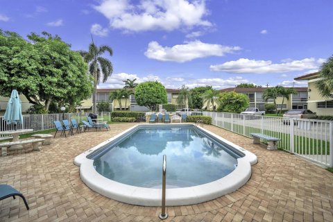 Condo in Lighthouse Point, Florida, 1 bedroom  № 2250319 - photo 21