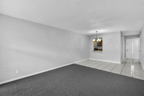 Condo in Lighthouse Point, Florida, 1 bedroom  № 2250319 - photo 14