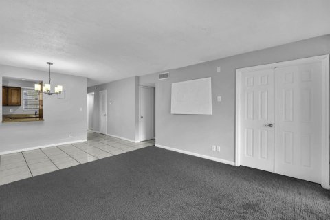 Condo in Lighthouse Point, Florida, 1 bedroom  № 2250319 - photo 12
