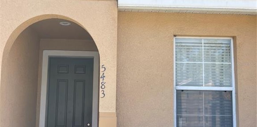 Adosado en Kissimmee, Florida 3 dormitorios, 110.27 m2 № 2218221
