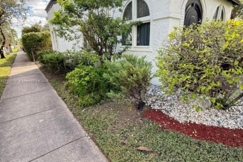 Купить виллу или дом в Холливуд, Флорида 3 спальни, 123.19м2, № 1956406 - фото 2