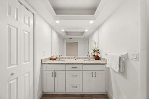 Condo in Cape Coral, Florida, 3 bedrooms  № 2396189 - photo 24