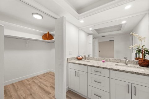 Condo in Cape Coral, Florida, 3 bedrooms  № 2396189 - photo 26