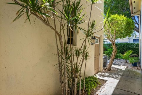 Condo in Cape Coral, Florida, 3 bedrooms  № 2396189 - photo 5