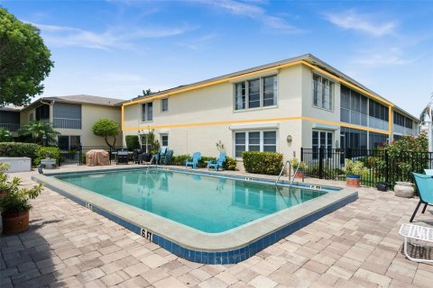 Condo in Cape Coral, Florida, 3 bedrooms  № 2396189 - photo 2