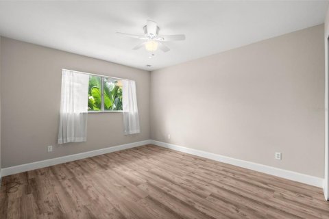 Condo in Cape Coral, Florida, 3 bedrooms  № 2396189 - photo 29