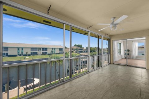 Condo in Cape Coral, Florida, 3 bedrooms  № 2396189 - photo 7
