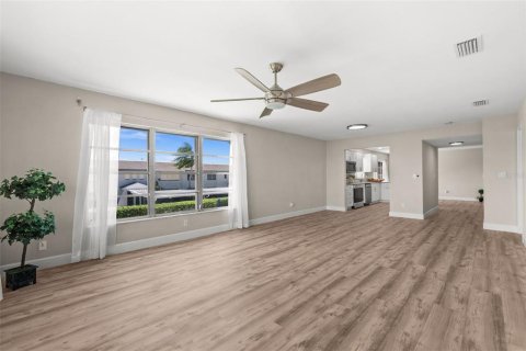 Condo in Cape Coral, Florida, 3 bedrooms  № 2396189 - photo 20