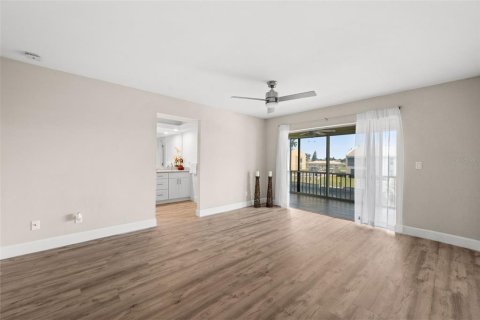 Condo in Cape Coral, Florida, 3 bedrooms  № 2396189 - photo 22