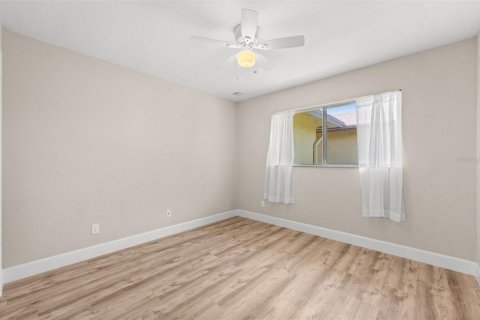 Condo in Cape Coral, Florida, 3 bedrooms  № 2396189 - photo 27