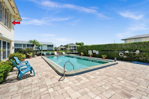 Condo in Cape Coral, Florida, 3 bedrooms  № 2396189 - photo 3