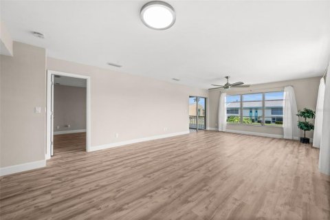 Condo in Cape Coral, Florida, 3 bedrooms  № 2396189 - photo 17