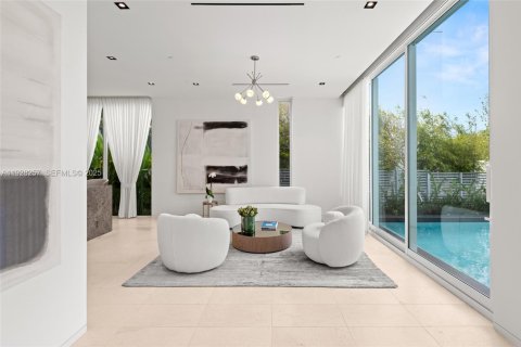 House in Miami Beach, Florida 4 bedrooms, 395.48 sq.m. № 1988381 - photo 16