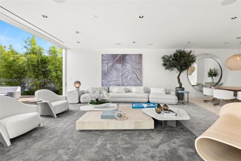 House in Miami Beach, Florida 4 bedrooms, 395.48 sq.m. № 1988381 - photo 14